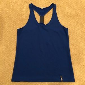 Under Armour size M royal blue RUN top